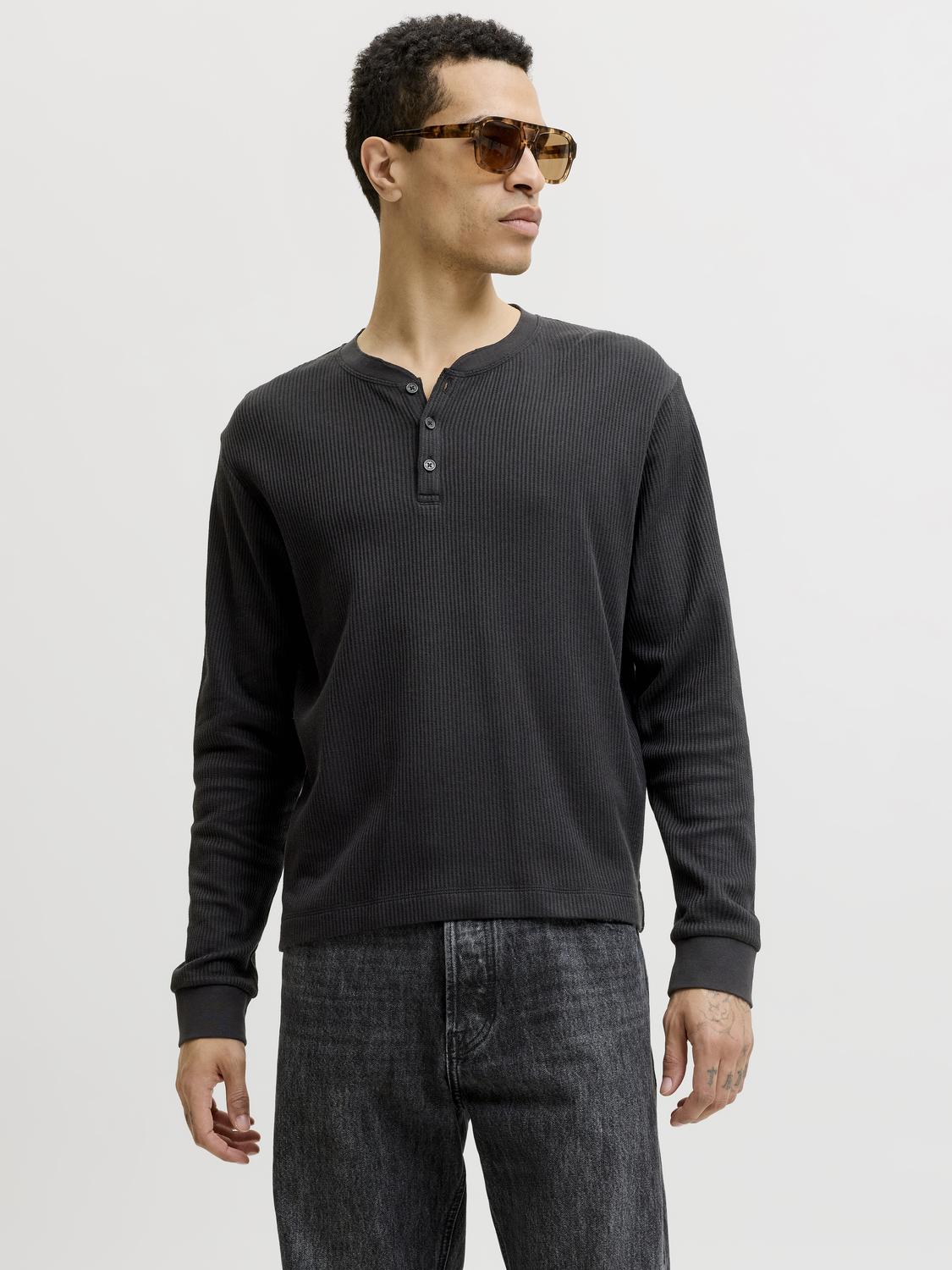 model_shot-front